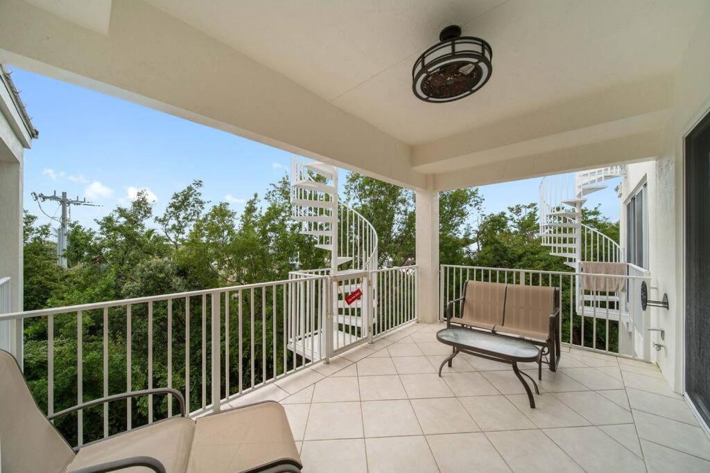 Vacay Vibes-2 Pools, Pickleball, Coffee Bar, 2 Jacuzzis, Food Truck Key Largo