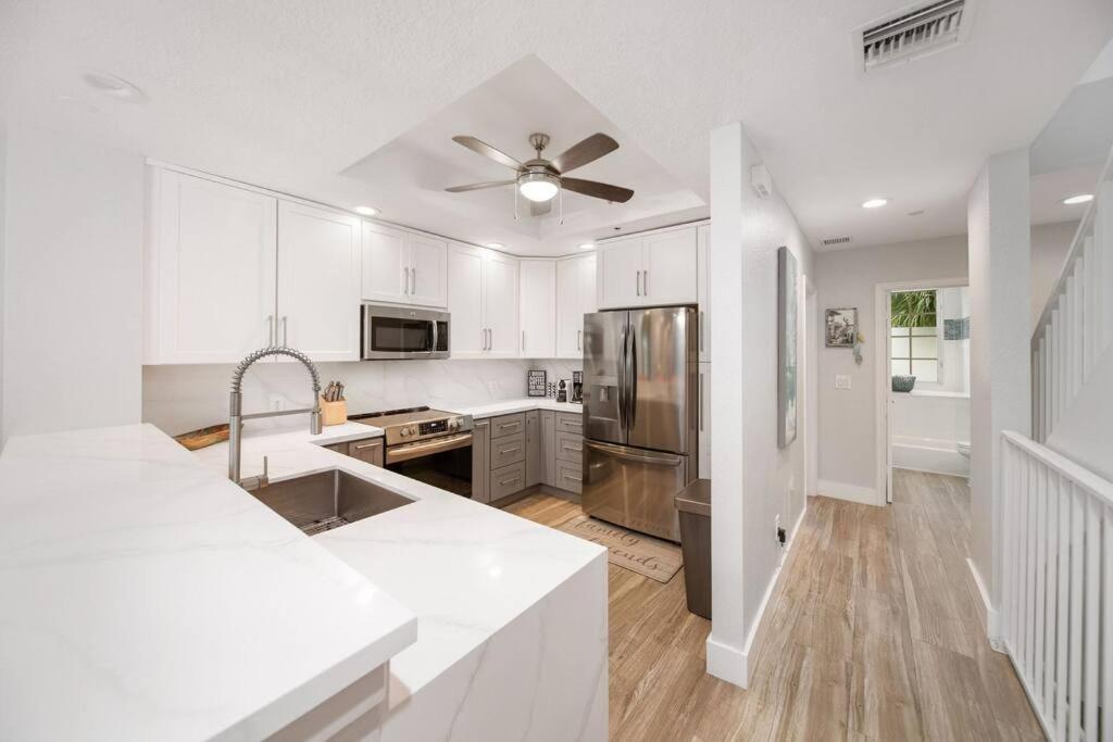 Holiday home Vacay Vibes-2 Pools, Pickleball, Coffee Bar, 2 Jacuzzis, Food Truck *