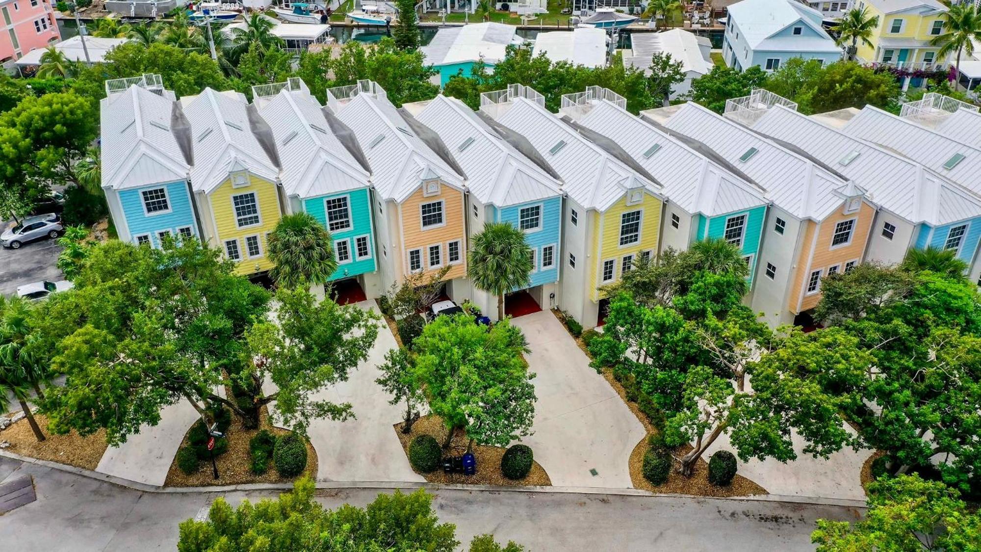 Vacay Vibes-2 Pools, Pickleball, Coffee Bar, 2 Jacuzzis, Food Truck Key Largo