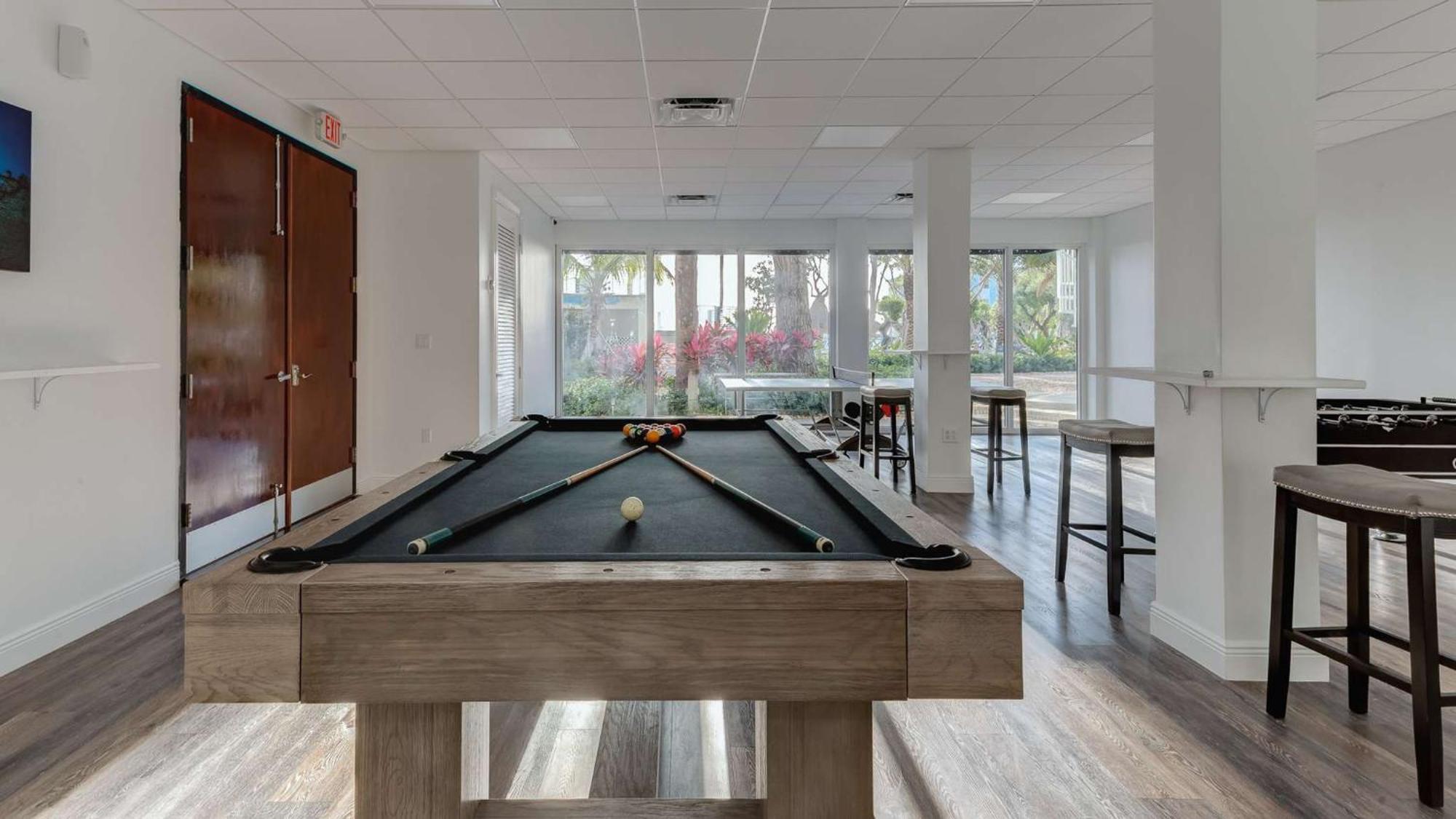 Vacay Vibes-2 Pools, Pickleball, Coffee Bar, 2 Jacuzzis, Food Truck Holiday home